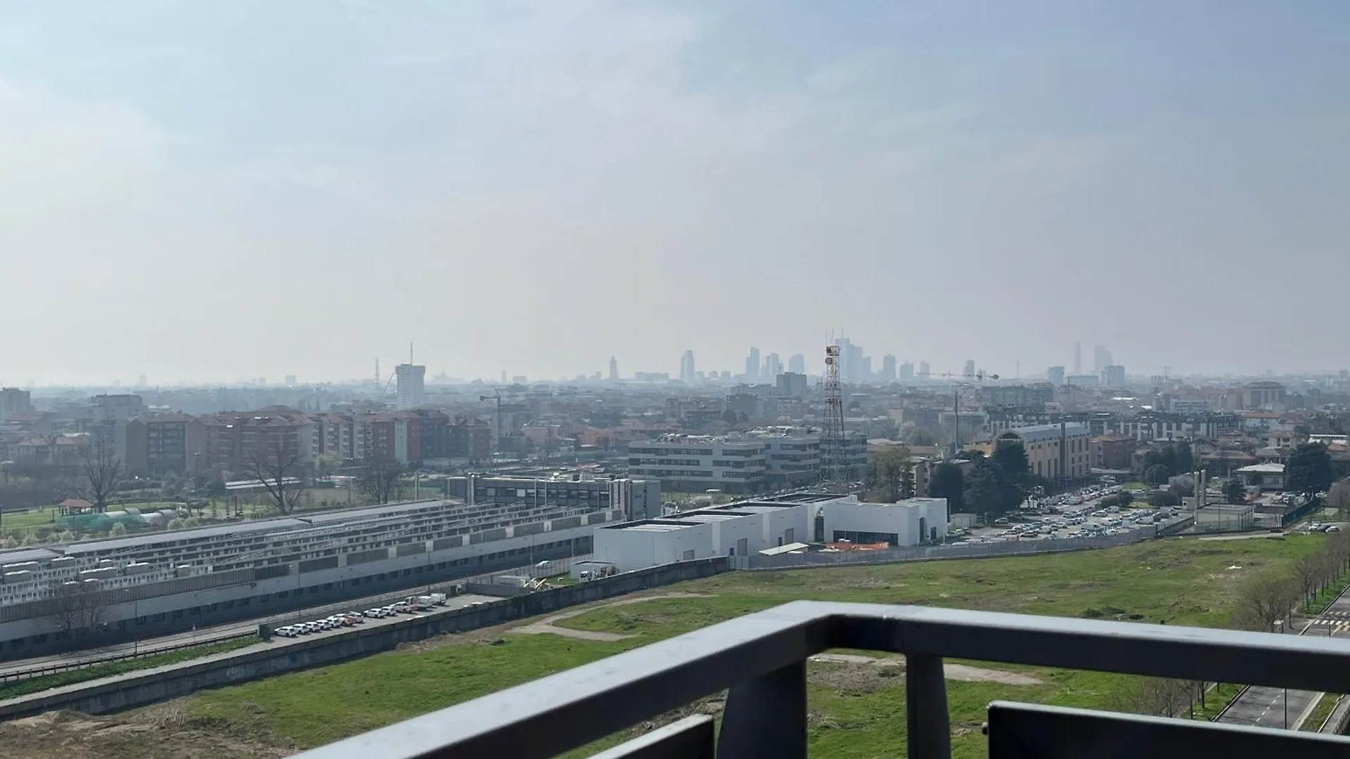 Apartment With Panoramic View Of Milan And Public Free Parking Lot