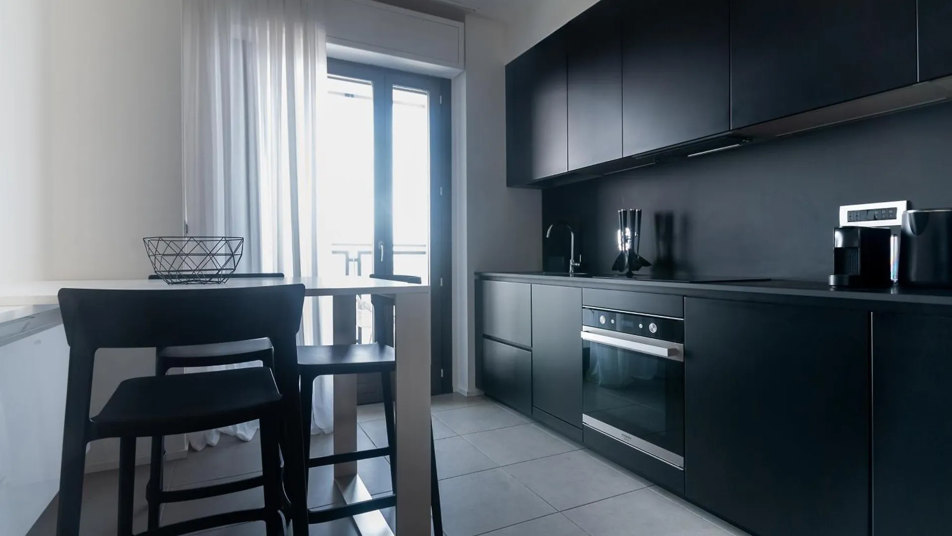 Apartment With Panoramic View Of Milan And Public Free Parking Lot