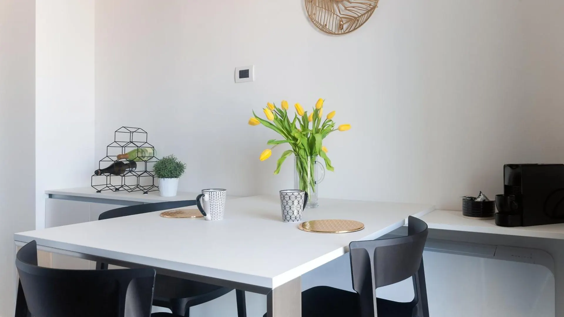 Apartment With Panoramic View Of Milan And Public Free Parking Lot