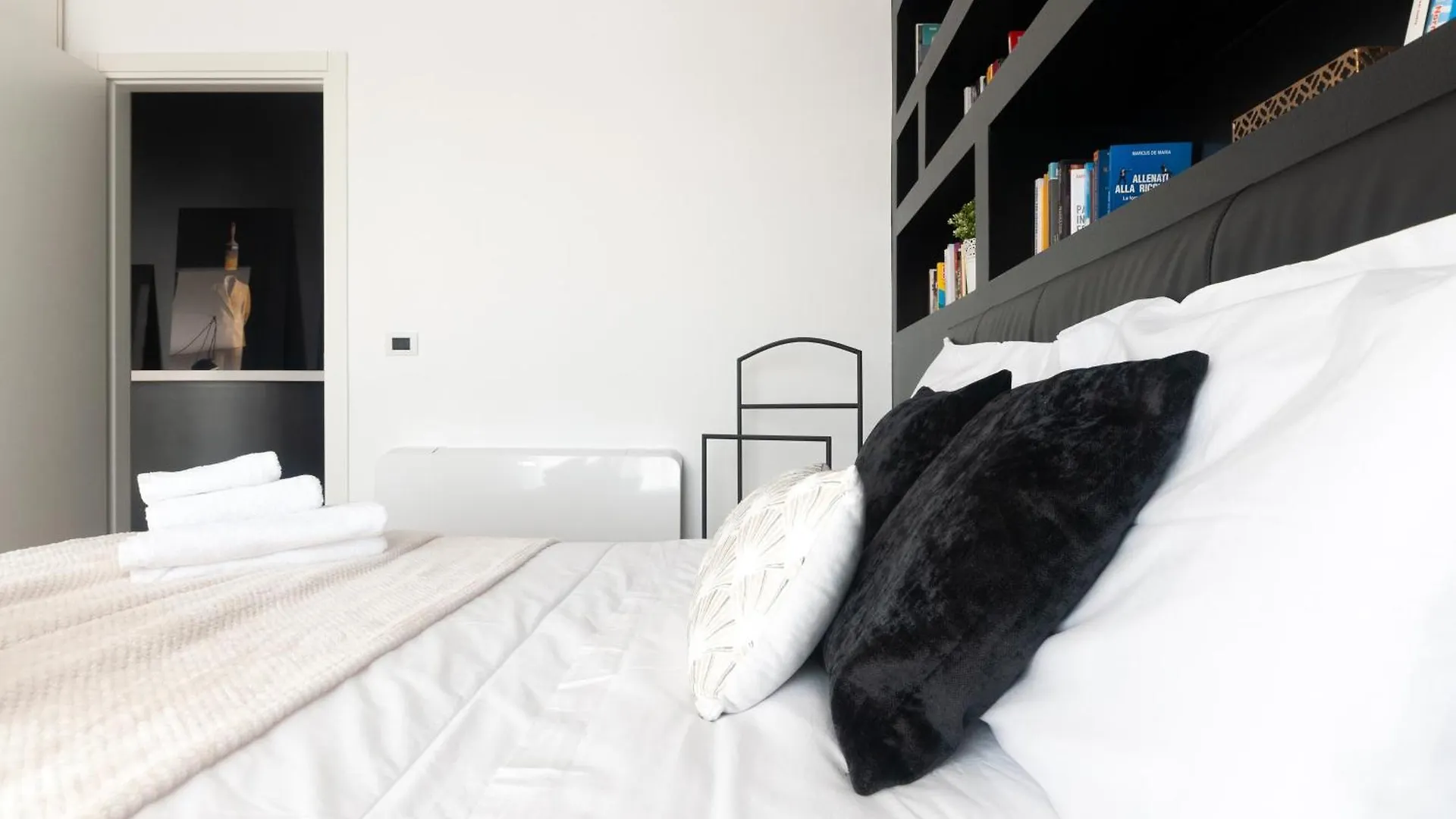 Apartment With Panoramic View Of Milan And Public Free Parking Lot 0*,